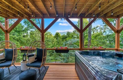 Swannanoa House | 5 Miles to Asheville, Hot Tub, Epic Mountain Views, Fire Pit, Pool Table, 2 Living Rooms, Universal Tesla EV Connector