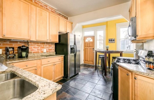 Central Boulder Condo | 5 min Walk to Pearl St - WiFi-King Bed-W&D