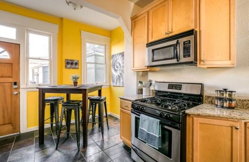 Central Boulder Condo | 5 min Walk to Pearl St - WiFi-King Bed-W&D