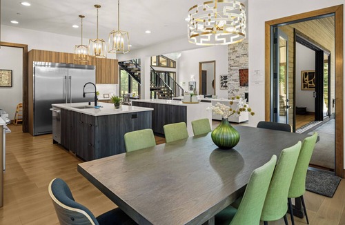 Ronald House | 5-Star Hidden Gem–Spa/EV/GmRm/PetsOK + 1PM Check In/Out