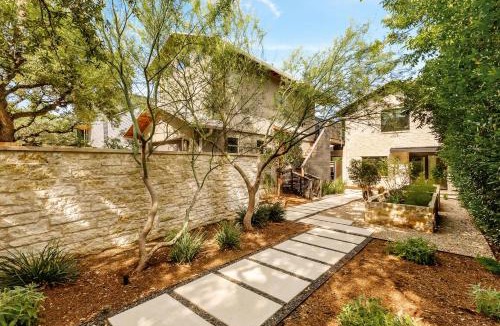 Bouldin House | 5BR Austin Compound Casita & High End finishes