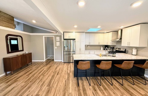 Gahanna House | 5BR home minutes from Ohio Stadium. Big ten weekends sell out fast, book today!