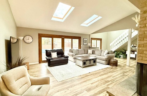 Gahanna House | 5BR home minutes from Ohio Stadium. Big ten weekends sell out fast, book today!