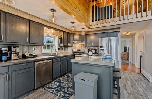 Rangeley House | 5BR Rangeley Cabin w/Cozy Patio + Hot Tub