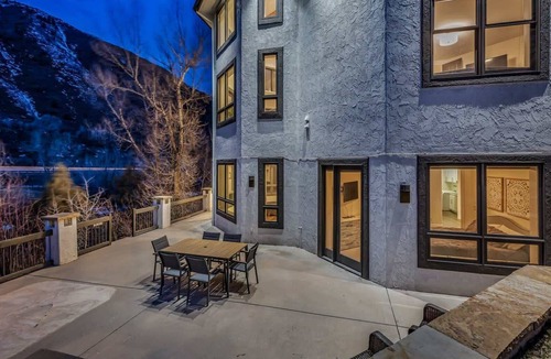 Basalt House | 5BR waterfront home w/scenic views & backyard