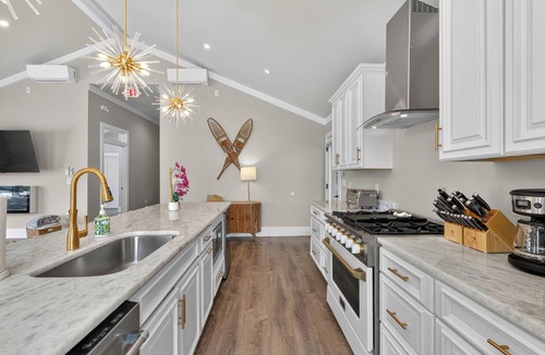 Blowing Rock House | 6 BR Luxury Home on Main Street in Downtown Blowing Rock + Hot Tub!