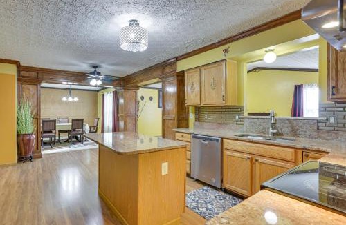 Groveport House | 6 Mi to Rickenbacker Airport! Columbus Area Home