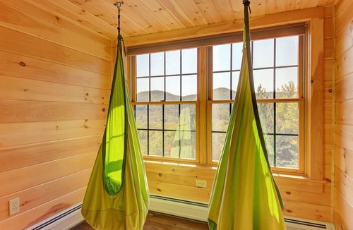 Bartlett House | 6000 ft² Log Home With Amazing Views ~ 3 Miles To Storyland. No parties/events.