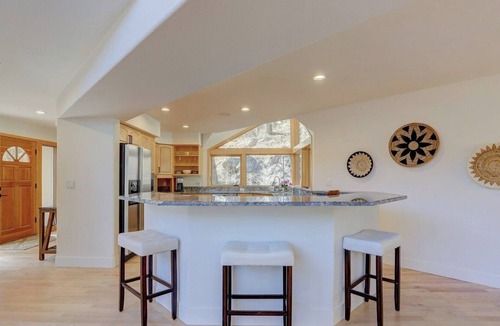 Boulder House | 6BR Mountain Retreat Pool Walk to Pearl St
