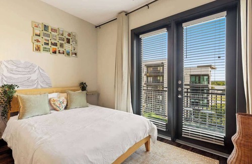 North Burnet Apartment | 6min to Domain | 12min DT | Balcony + Free Parking