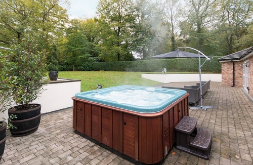 North Duffield Cottage | 7 bedroom accommodation in North Duffield, near York