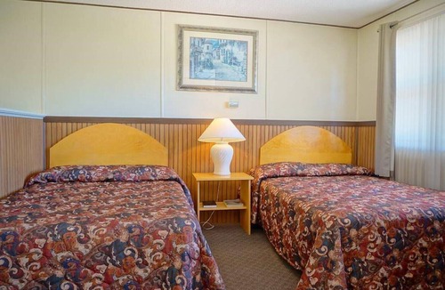 Summerside Apartment | (7) Private Double Suite at Green Acres Summerside