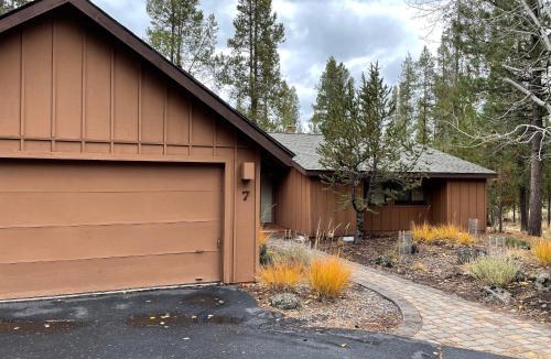 Deer Park House | 7 WitchHazel Lane
