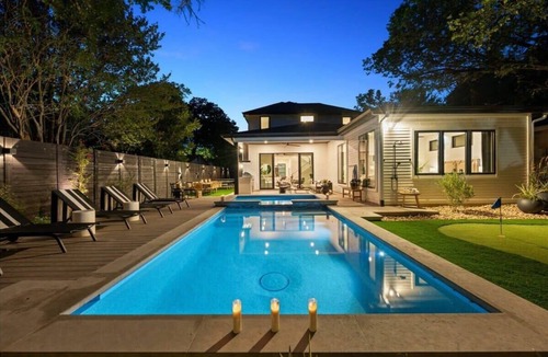 Montopolis House | 7BR Private Villa | Heated Pool & Outdoor Oasis