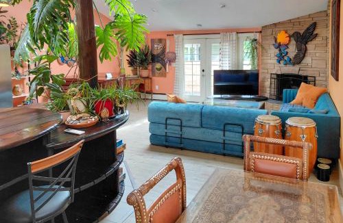 White Center House | 8 Mi to Lumen Field: Seattle Area Home w/Backyard