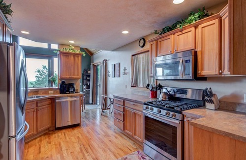 Seven Devils House | A Big View Great Seven Devils home beautiful decor great views hot tub