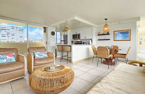 Diamond Head - Kapahulu - St. Louis House | A Family Favorite on Hawaii's Gold Coast 11th Floor Oceanfront Condo