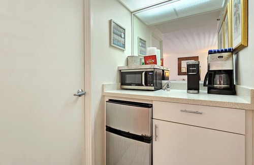 Diamond Head - Kapahulu - St. Louis Apartment | A Gem of a Studio at The Diamond Head Beach Hotel