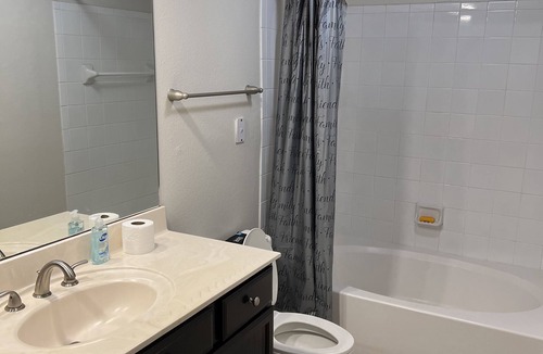 Barker Apartment | Absolutely Stunning 1-Bedroom , 1- Bath 🛁