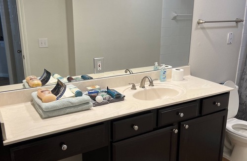 Barker Apartment | Absolutely Stunning 1-Bedroom , 1- Bath 🛁