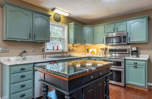 Black Mountain House | Abundant Peace | Montreat Home with Fire Pit, Gas Grill & Mountain Views!