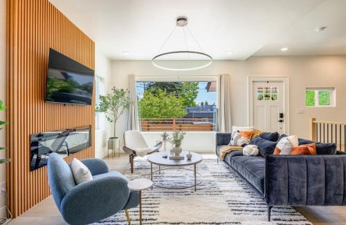 Miller Park House | AC Walks to Cap Hill Parking Newly Renovated