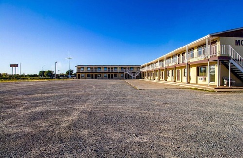 Seiling Apartment | Accessible King Bed|Seiling, OK