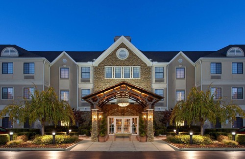 Eagan Park Apartment | Accessible King Studio Near ATL | Free Breakfast + Gym
