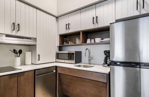 Maumee Apartment | Accessible Studio w/Tub | Pool & Free Breakfast