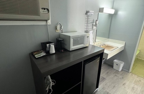 Black Mountain Hotel | Acorn Motel