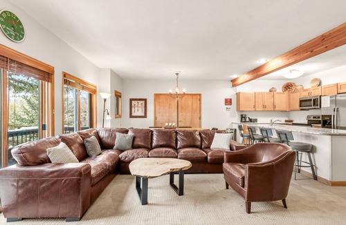 Four O'Clock House | Across From Ski Lift, Hiking. Walk to Town.