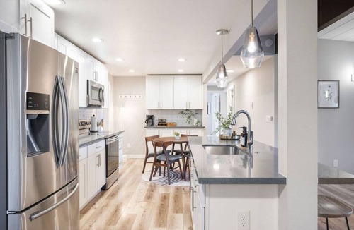 Hillwood Apartment | ADA · Family · King Beds · BBQ · Fire Pit