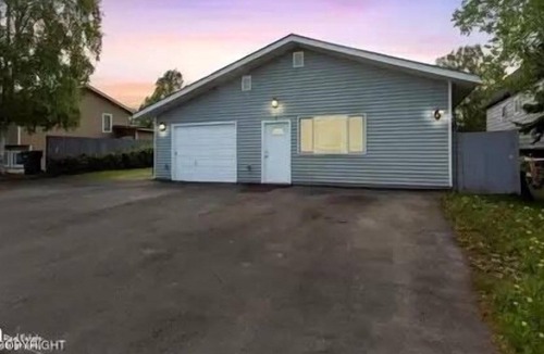 Midtown Anchorage House | Adorable 4 BR/2 BA guesthouse in Midtown Anchorage