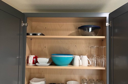 Vancouver Apartment | Adorable, cozy 2 bedroom guesthouse, close to PDX, built to work away from home