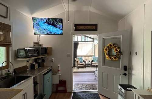 Asheville Cottage | Adorable Tiny Guesthouse Super Cozy & Clean