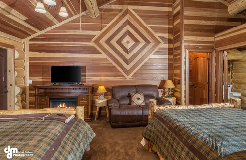 Palmer Bed & Breakfast | Alaska Knotty Pine Lodge /Bed and breakfast in Palmer AK.
