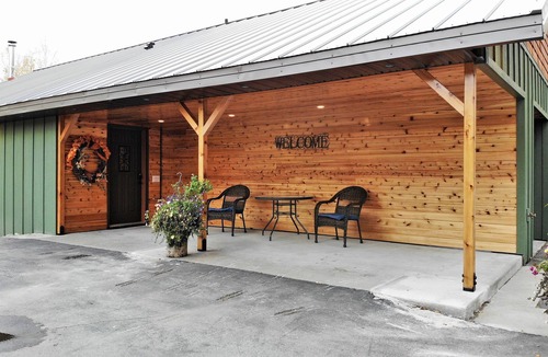 Willow Bed & Breakfast | *Alaska's Heritage B&B * Large Groups * *Adult Only * Lakefront *