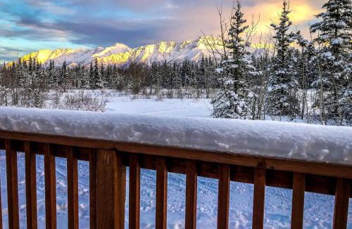 Knik River House | Alaskan Cabin in the Beautiful Knik River Valley with Panoramic Mountain Views, Palmer