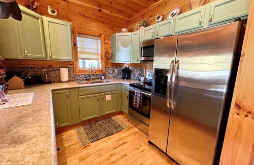 West Jefferson House | All Decked Out - Riverfront, Firepit, Fireplace, Foosball, Gameroom, Fire table, Wet bar, WIFI
