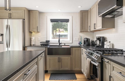 North Conway House | ALL NEW, walk to North Conway Village + Railroad, fire pit