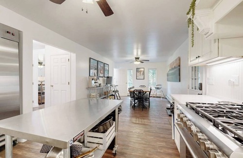 Birch Hill House | All Seasons Mountain Retreat: Centrally located for hiking, skiing & shopping