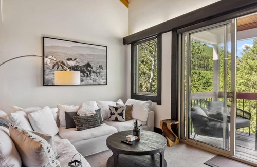 Vail House | Alpine Overlook Scenic Views & Steps to Trails