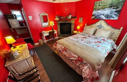 Blowing Rock Hotel | Alpine Village Inn