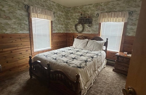 Del Norte House | Amazing Country Farm in charming Del Norte perfect for large groups and families