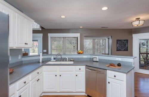 Old Fort House | Amazing Grace on Mackey Creek | 5 Acres | Screened Porch | Fire Pit