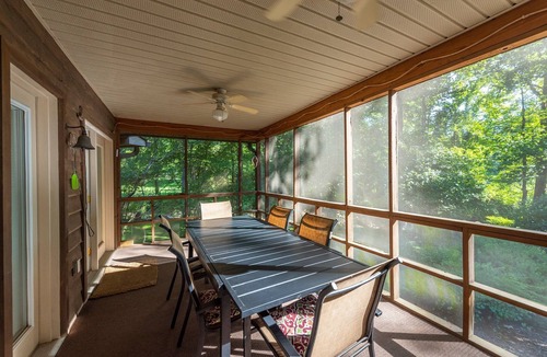 Old Fort House | Amazing Grace on Mackey Creek | 5 Acres | Screened Porch | Fire Pit