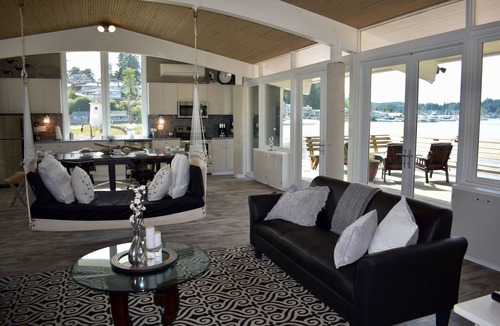 Gig Harbor House | Amazing Lighthouse Beach Waterfront Homes sleeps 14