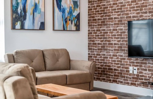 Bangor Apartment | Amazing NEW 2 Bed 1 Bath On The River | Fast WiFi