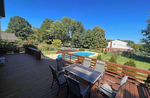 Roselawn Finance House | Amazing Pool & Walk to the Park