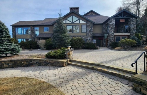 Mountain Air Apartment | American Chestnut Suite- Private Club Access